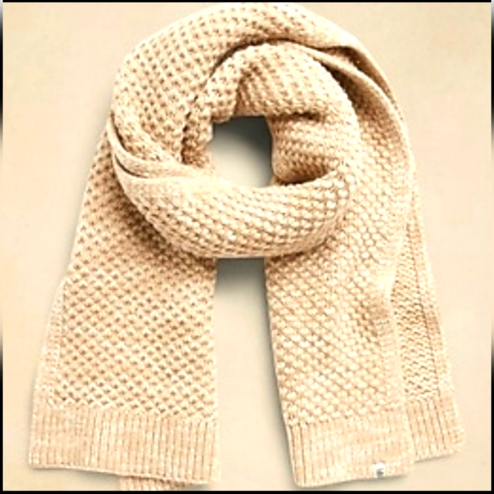 Banana Republic Merino Popcorn Stitch Scarf